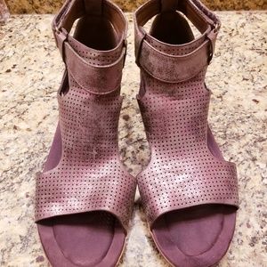 Womens size 10 sandals.